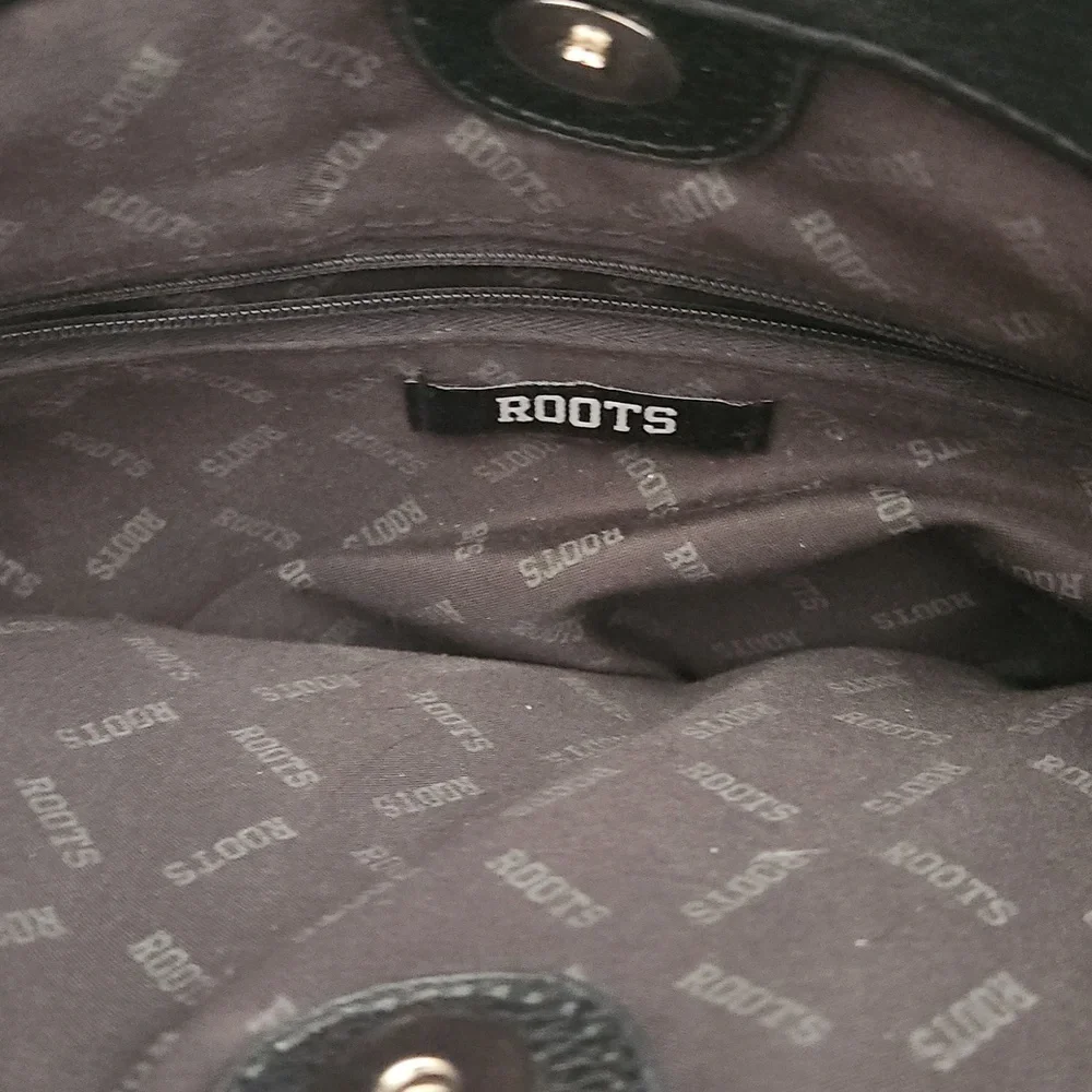 Roots 100%Black Pebbled Leather Adjustable Strap Crossbody Stainless HardwareBag - Picture 5 of 10